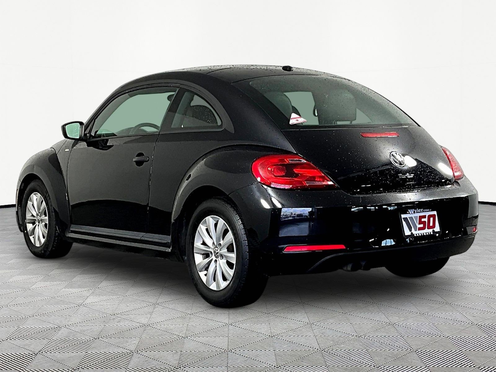 Used 2016 Volkswagen Beetle 1.8T Classic FWD image 4