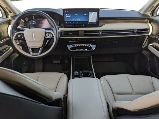 Used 2025 Lincoln Corsair Reserve w/ Rear Removable Package Tray image 16