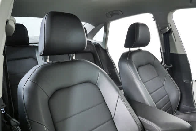 Used 2024 Volkswagen Jetta SE FWD image 23
