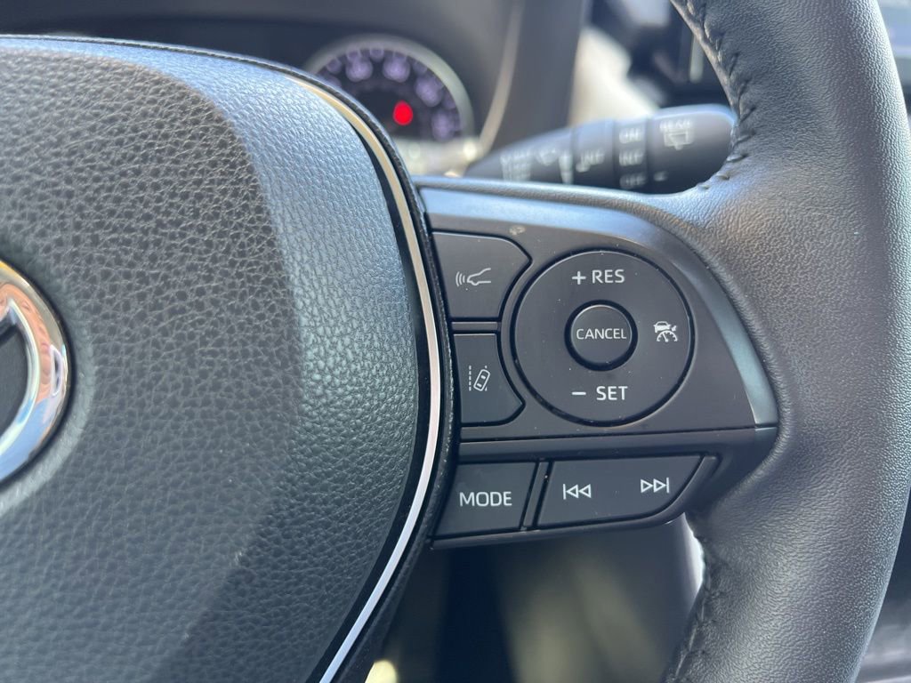 Used 2021 Toyota RAV4 XLE Premium FWD image 28