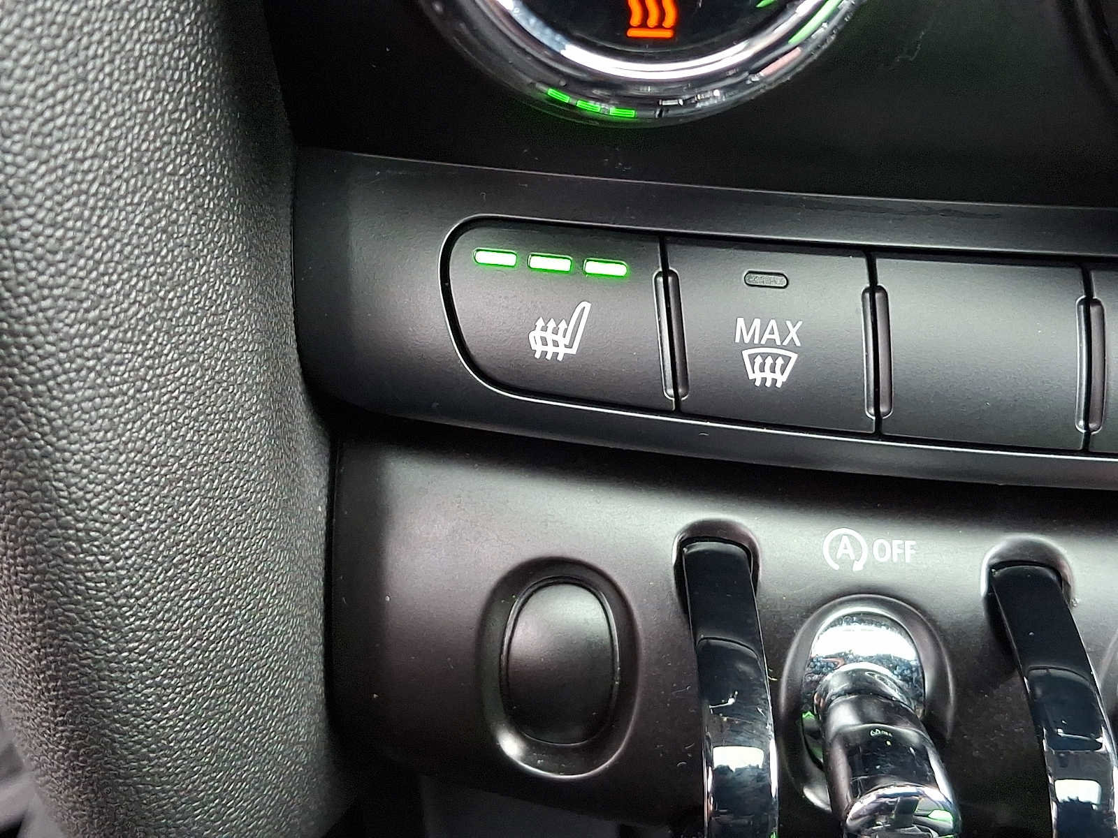 Used 2023 MINI Cooper 4-Door Hardtop w/ Multitone Edition image 27