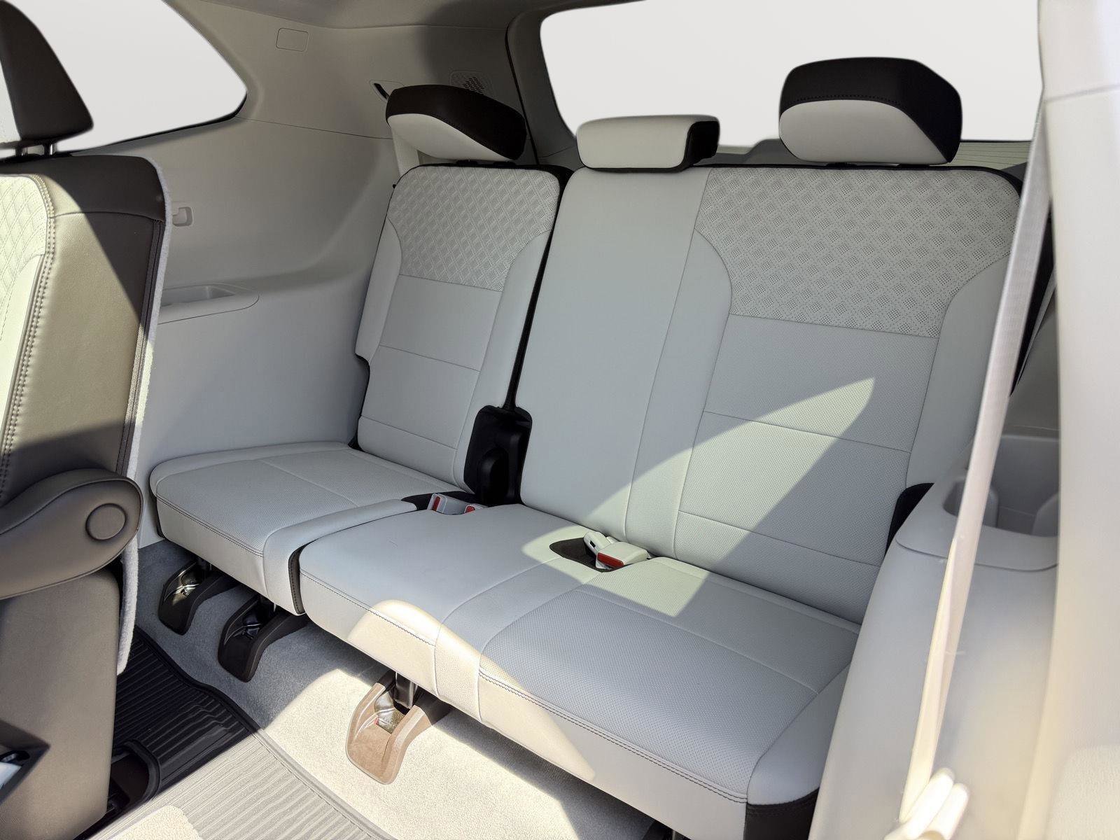 Used 2024 GMC Acadia Denali w/ Super Cruise Package image 23