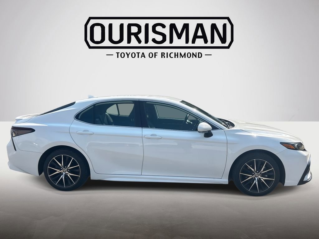 Used 2024 Toyota Camry SE image 2