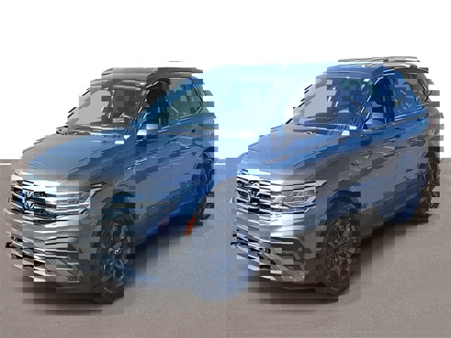 Certified 2023 Volkswagen Tiguan SE image 2