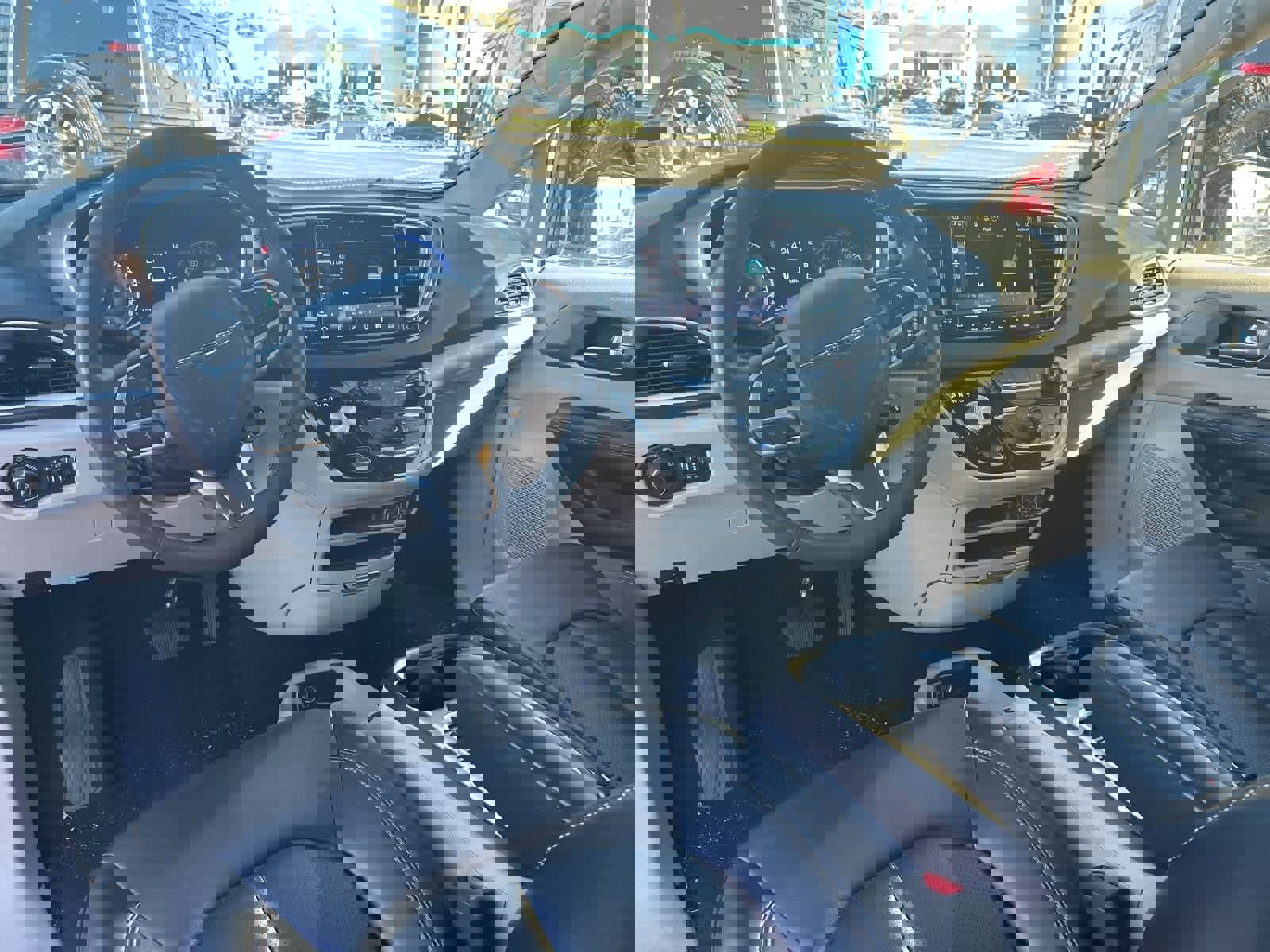 Used 2024 Chrysler Pacifica Touring-L image 26