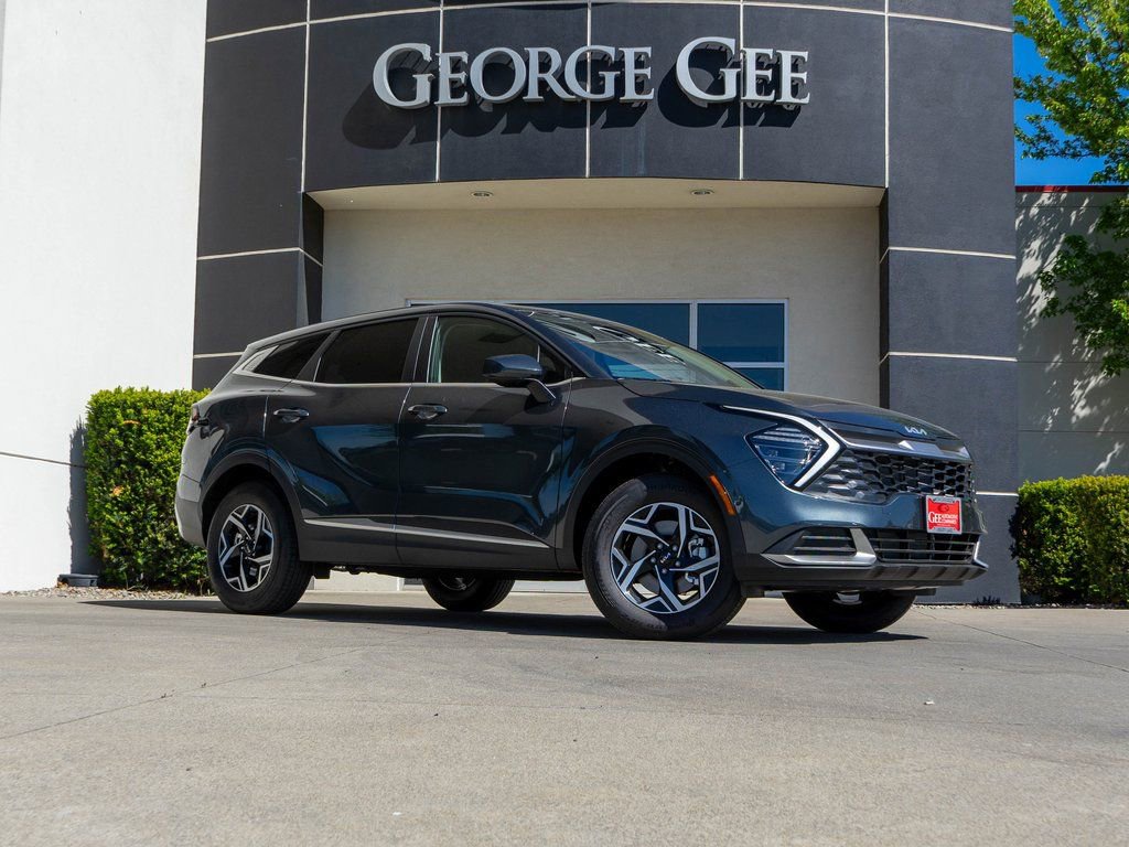 Used 2025 Kia Sportage LX image 1