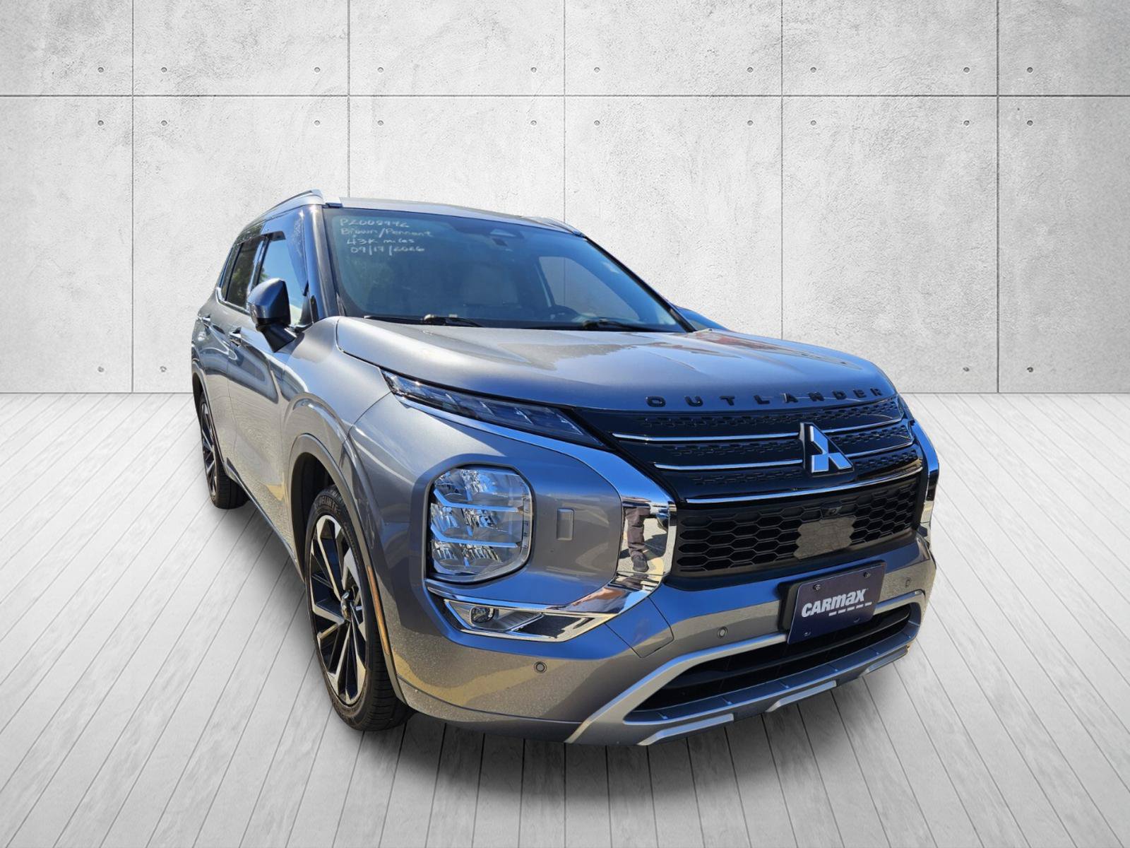 Used 2023 Mitsubishi Outlander SEL AWD/4WD image 2
