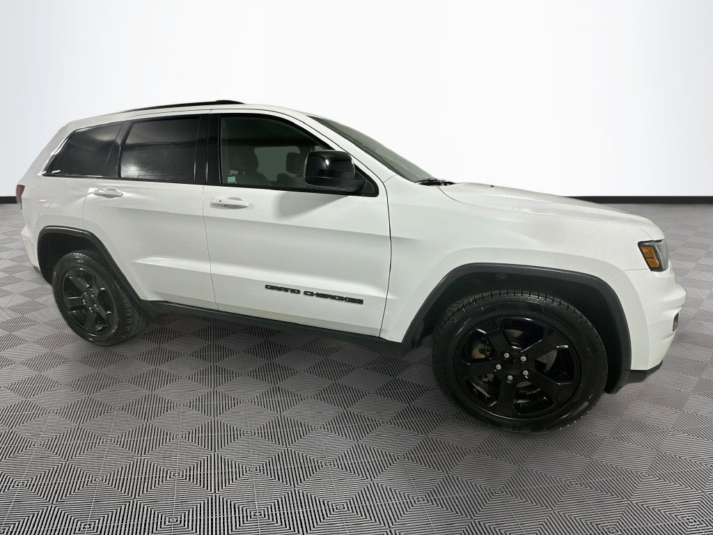 Used 2019 Jeep Grand Cherokee Laredo AWD/4WD image 11