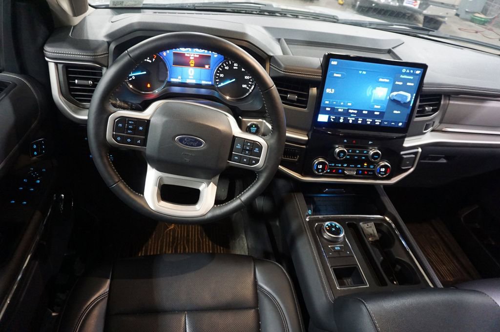 Used 2024 Ford Expedition XLT RWD image 6