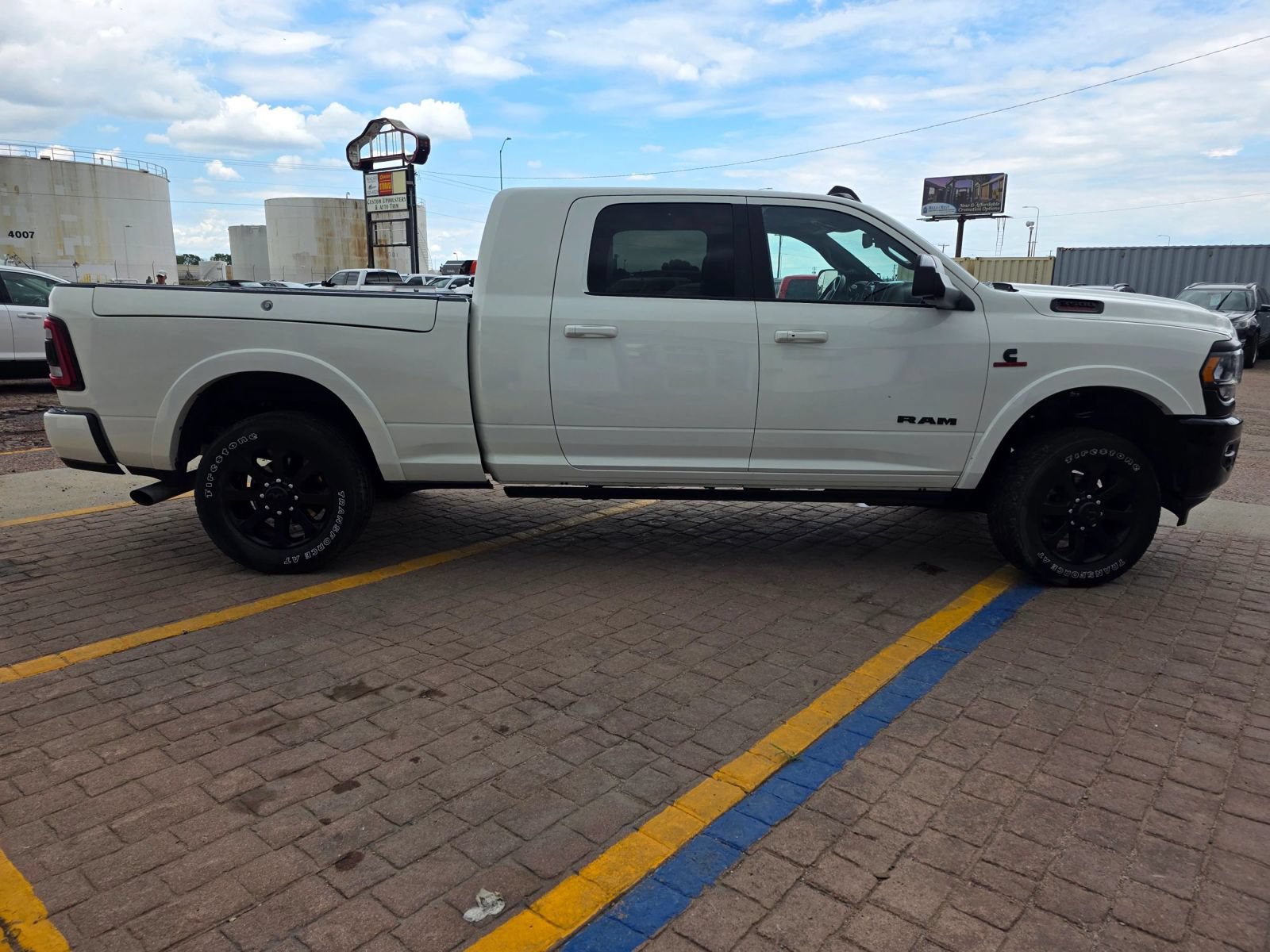 Used 2022 RAM 3500 Laramie AWD/4WD image 5