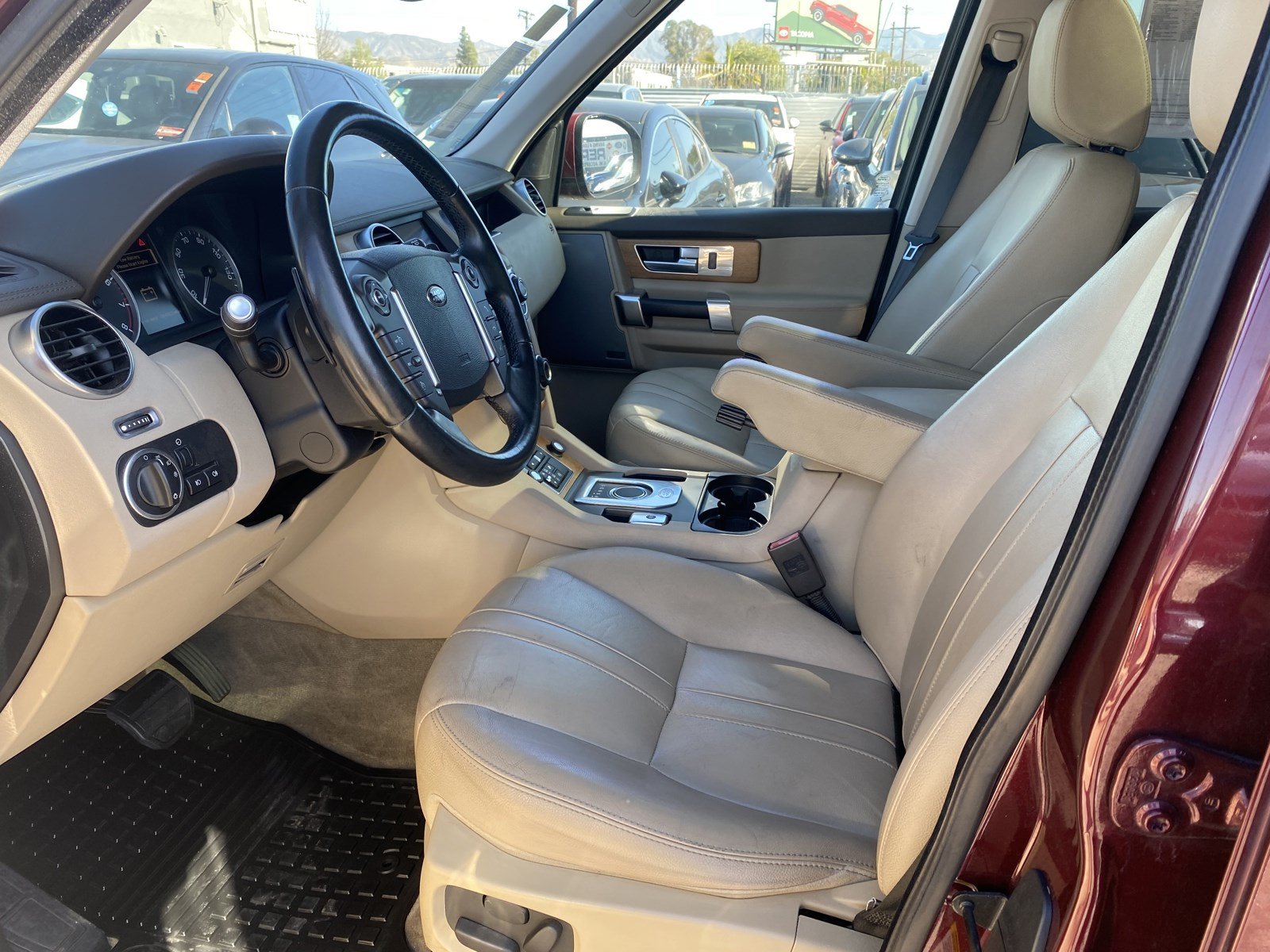 Used 2016 Land Rover LR4 HSE Silver Edition AWD/4WD image 18