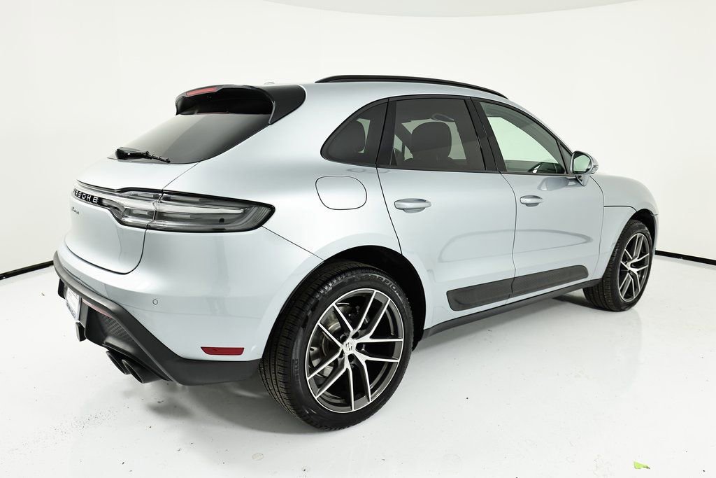 Certified 2025 Porsche Macan image 7