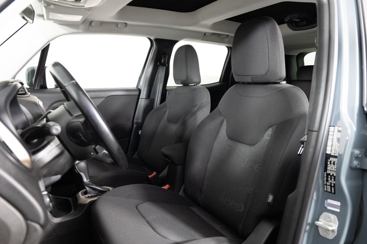 Used 2017 Jeep Renegade Latitude w/ Trailer Tow Group AWD/4WD image 16
