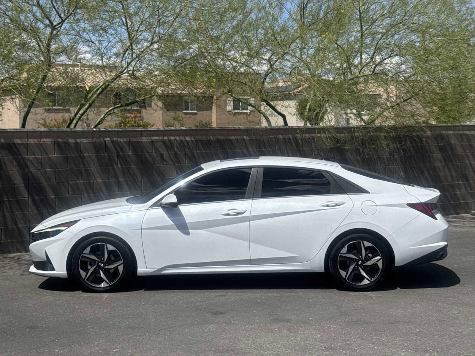 Used 2021 Hyundai Elantra Limited FWD image 5