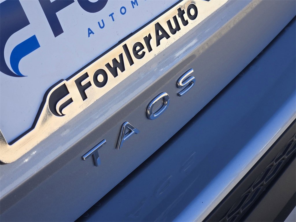 New 2026 Volkswagen Taos SE image 8