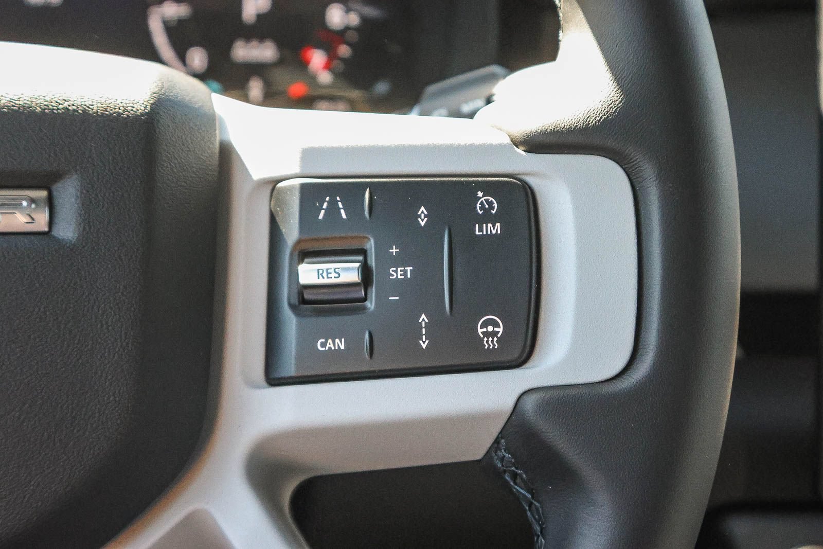 New 2026 Land Rover Defender 110 X-Dynamic SE AWD/4WD image 35