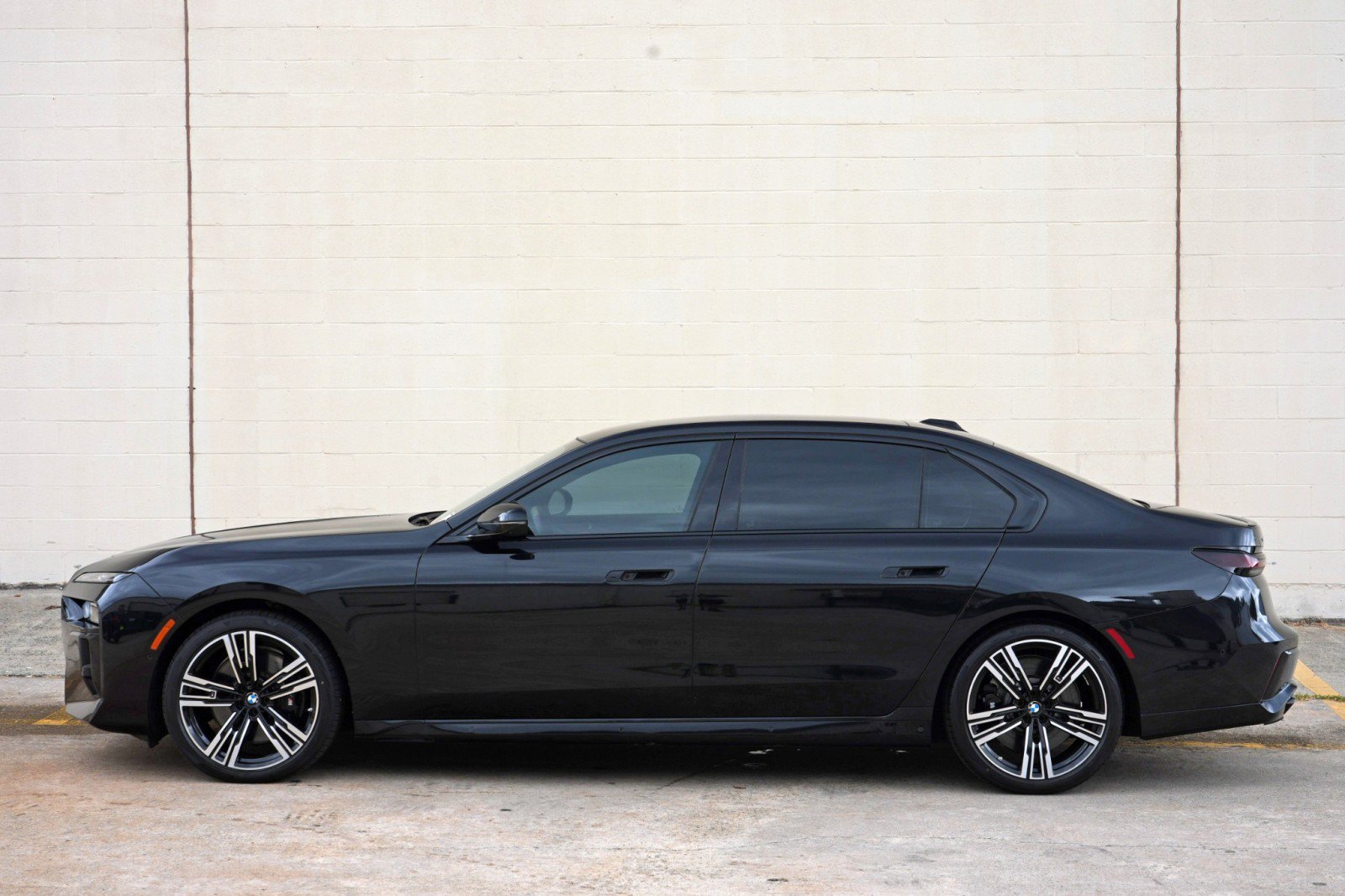 Used 2023 BMW 760i xDrive AWD/4WD image 67