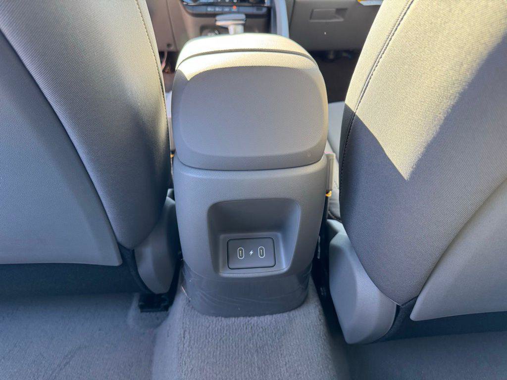 New 2025 Hyundai Elantra Sport FWD image 13