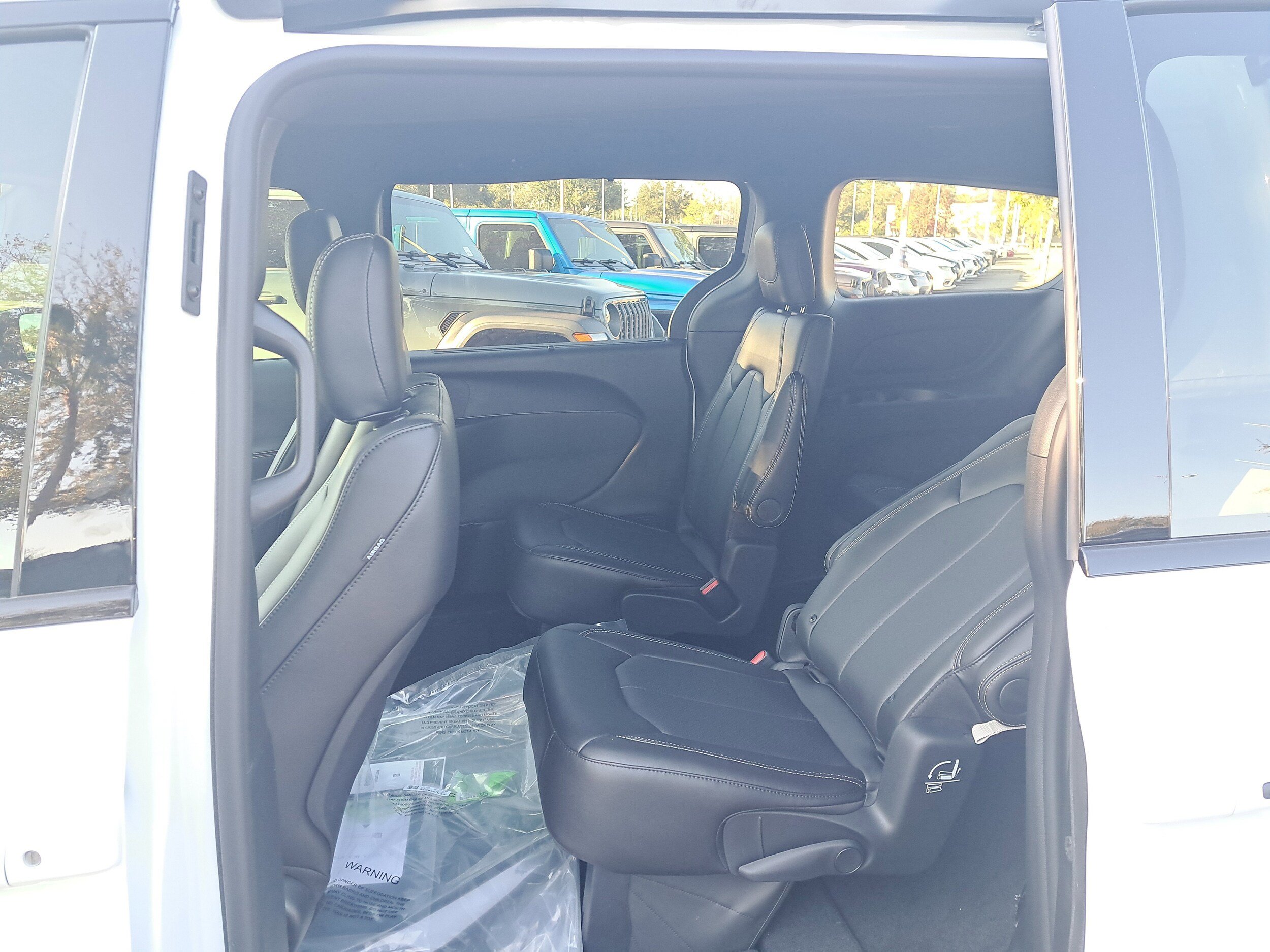 New 2026 Chrysler Pacifica Select w/ S Appearance Package FWD image 7