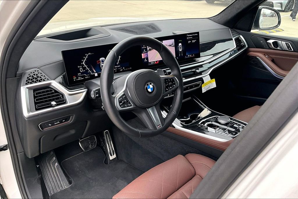 Used 2025 BMW X7 xDrive40i w/ M Sport Package image 13