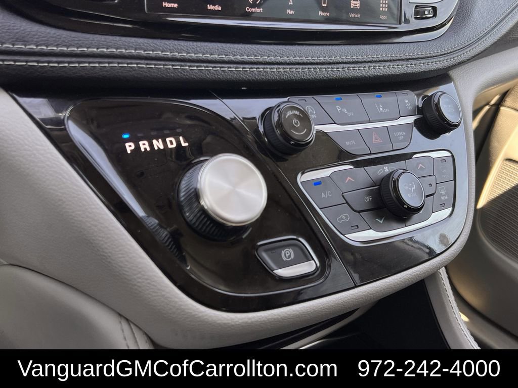 Used 2023 Chrysler Pacifica Limited image 19
