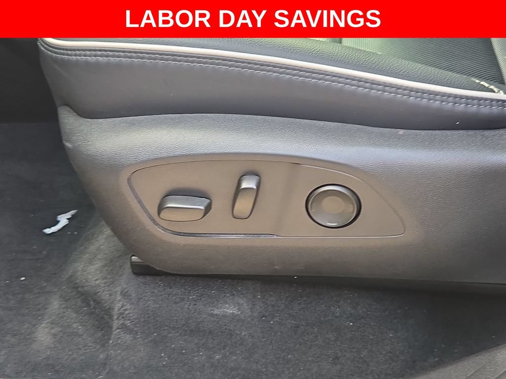 Used 2025 GMC Acadia Denali w/ Super Cruise Package FWD image 18