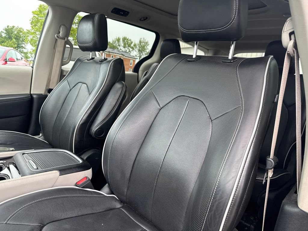 Used 2022 Chrysler Pacifica Limited FWD image 29