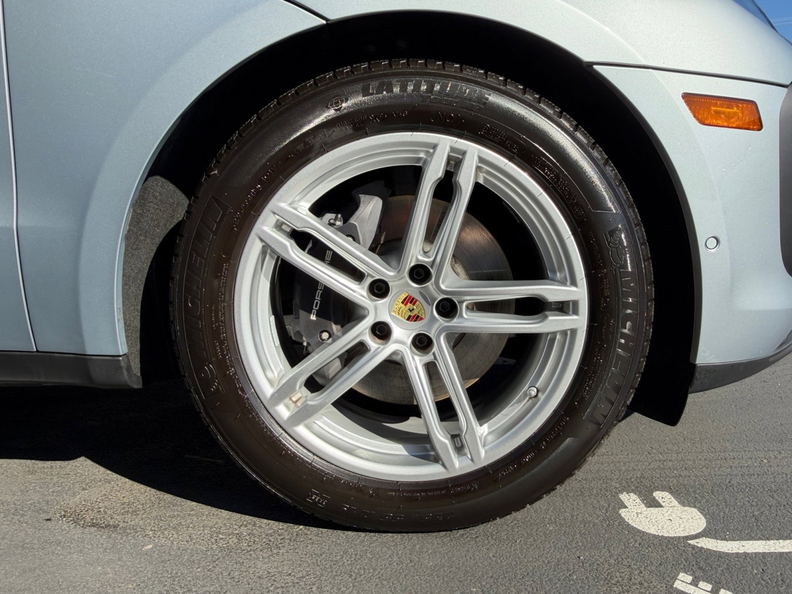 Certified 2025 Porsche Macan AWD/4WD image 8