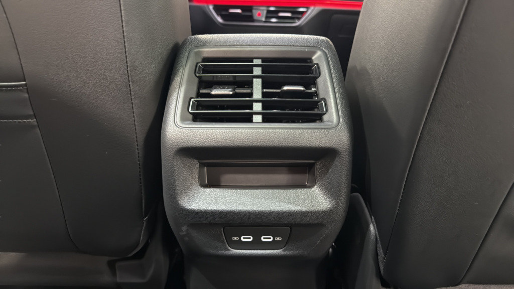 Certified 2025 Volkswagen Tiguan SE R-Line AWD/4WD image 31