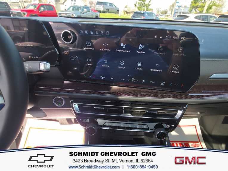 New 2026 Chevrolet Traverse Z71 w/ LPO, Floor Liner Package AWD/4WD image 16