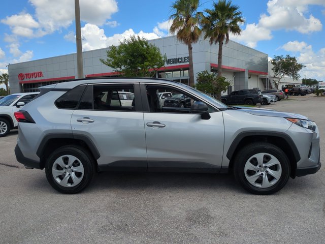 Used 2021 Toyota RAV4 LE FWD image 4