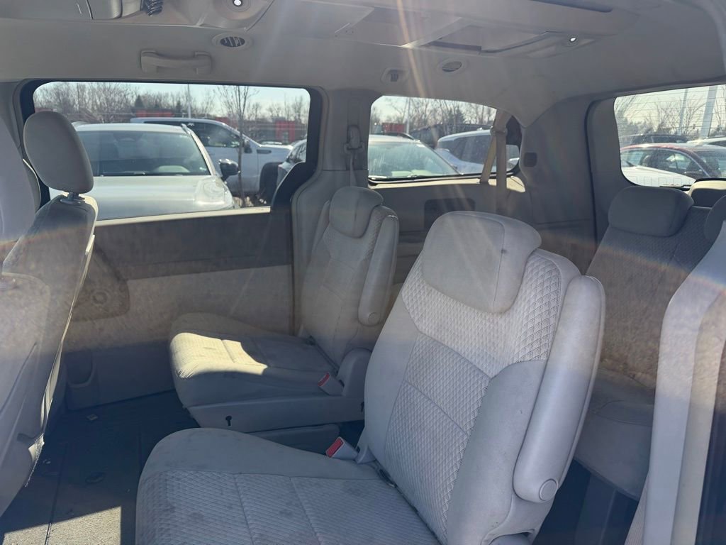 Used 2008 Chrysler Town & Country Touring FWD image 7