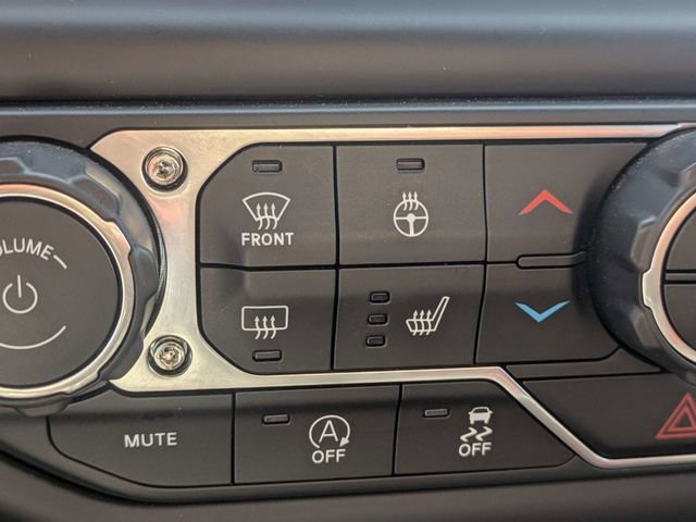 Used 2018 Jeep Wrangler Unlimited Sahara image 22