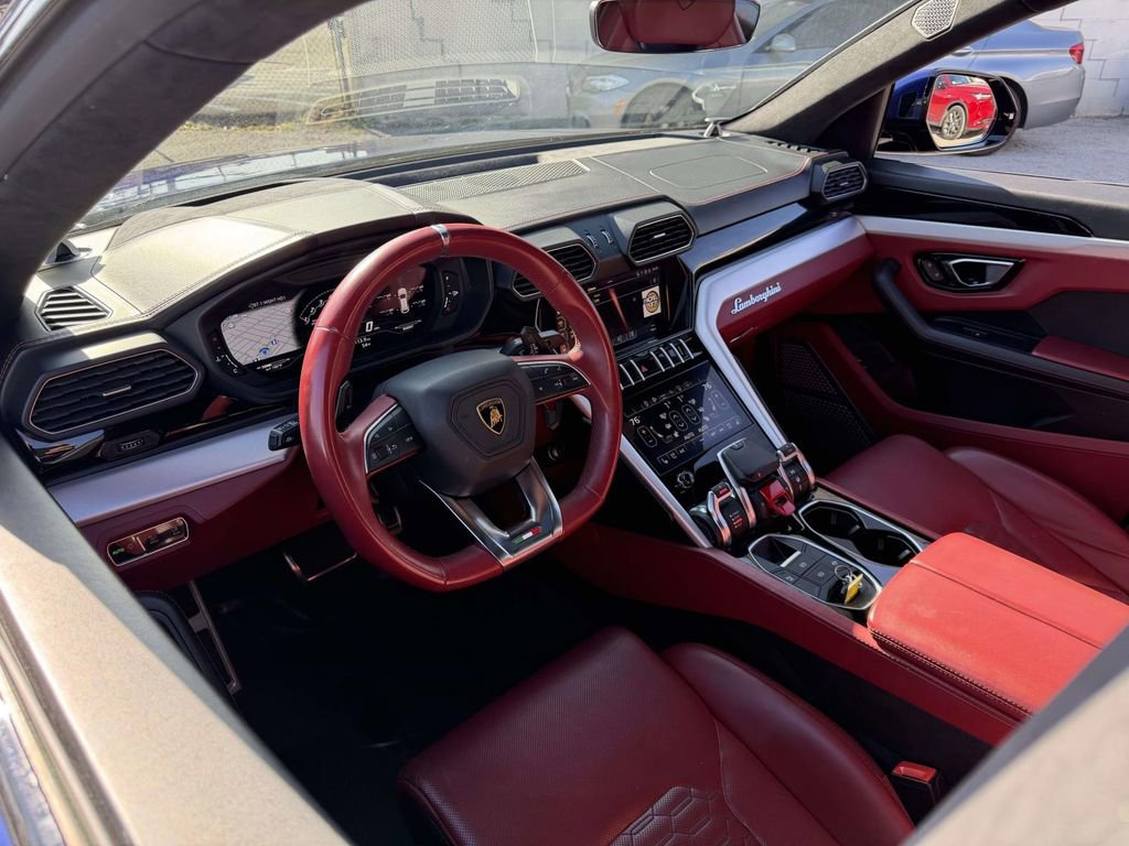 Used 2022 Lamborghini Urus AWD/4WD image 21