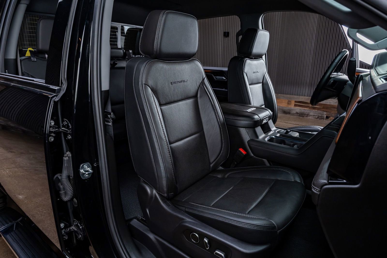 Used 2025 GMC Sierra 2500 Denali image 29