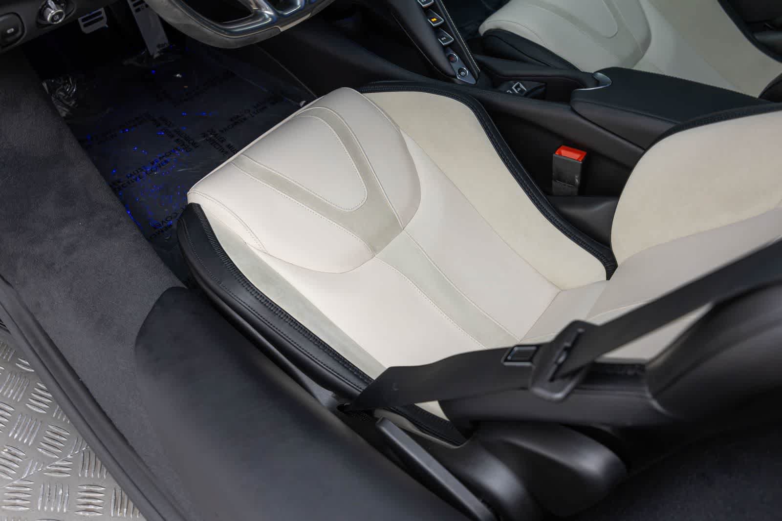 Used 2026 McLaren 750S Spider RWD image 23