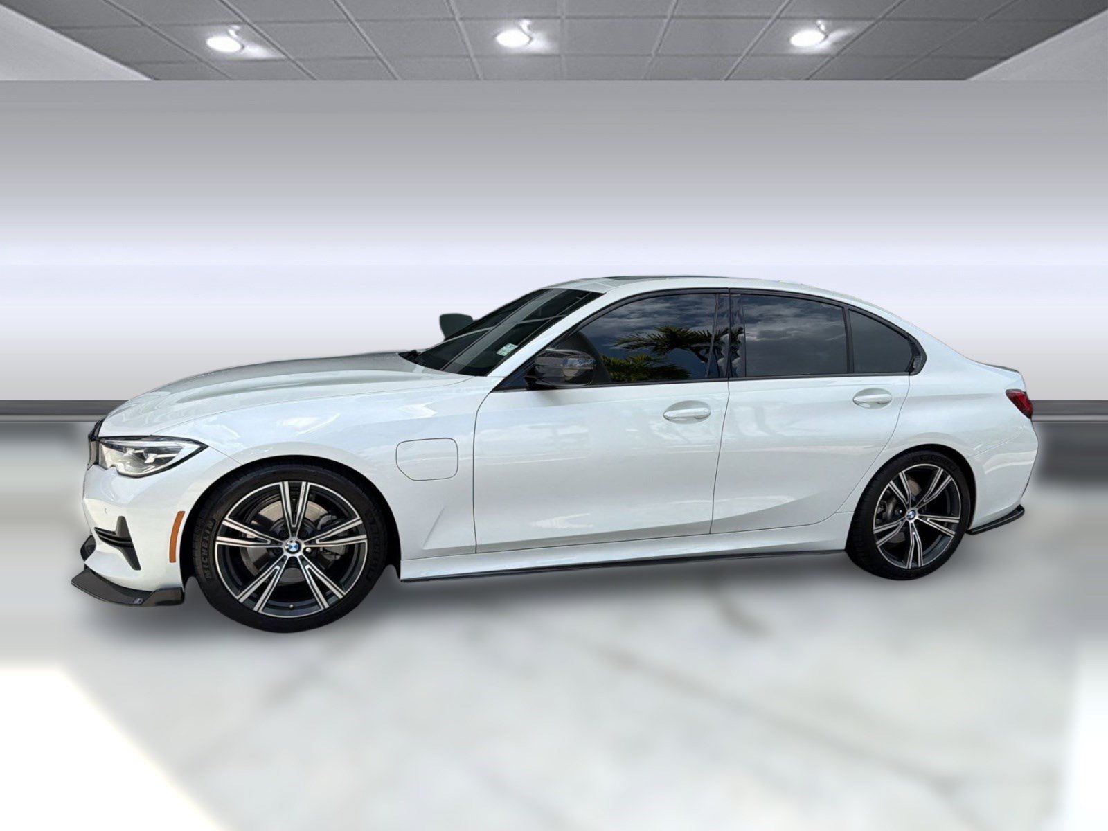 Used 2022 BMW 330e w/ Driving Assistance Package RWD image 2