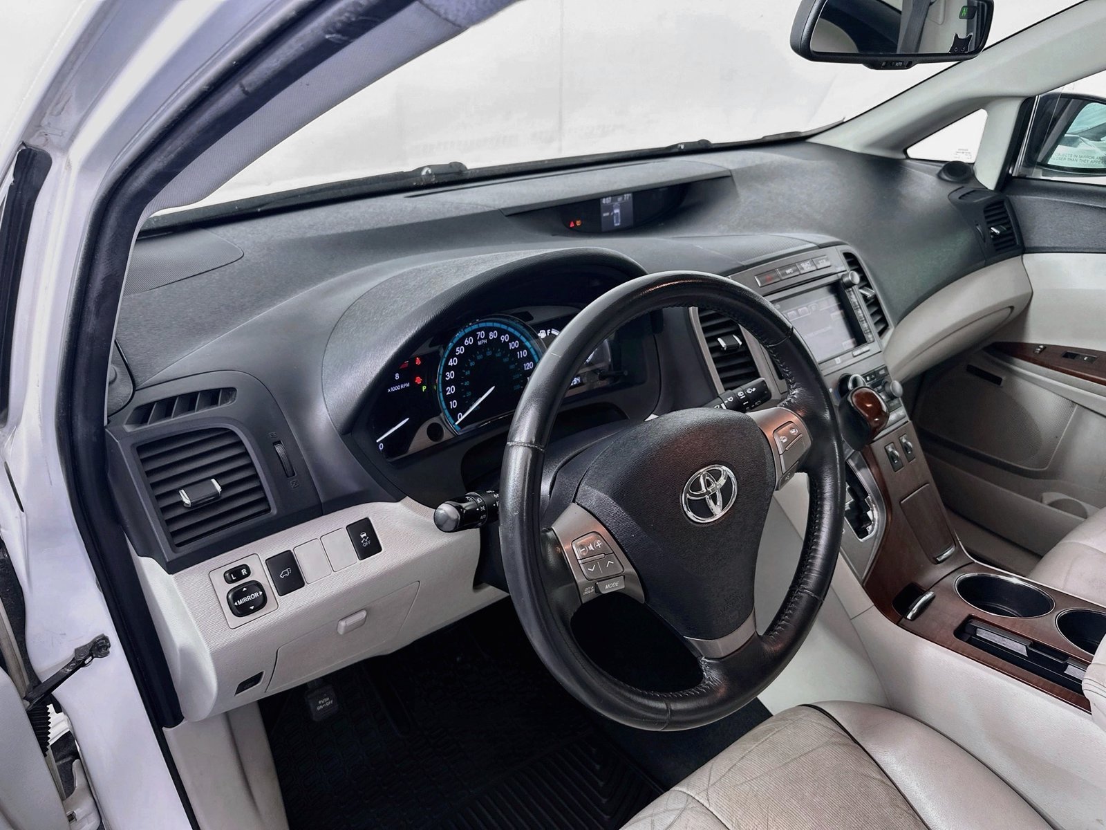 Used 2010 Toyota Venza AWD image 9