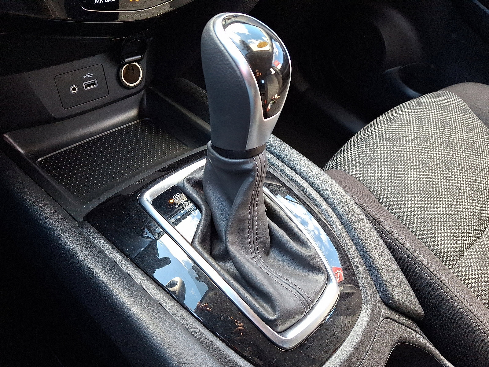 Used 2020 Nissan Rogue Sport SV image 14