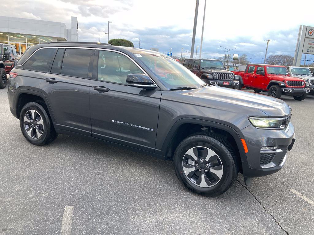 New 2024 Jeep Grand Cherokee Limited 4xe w/ Luxury Tech Group II AWD/4WD image 8