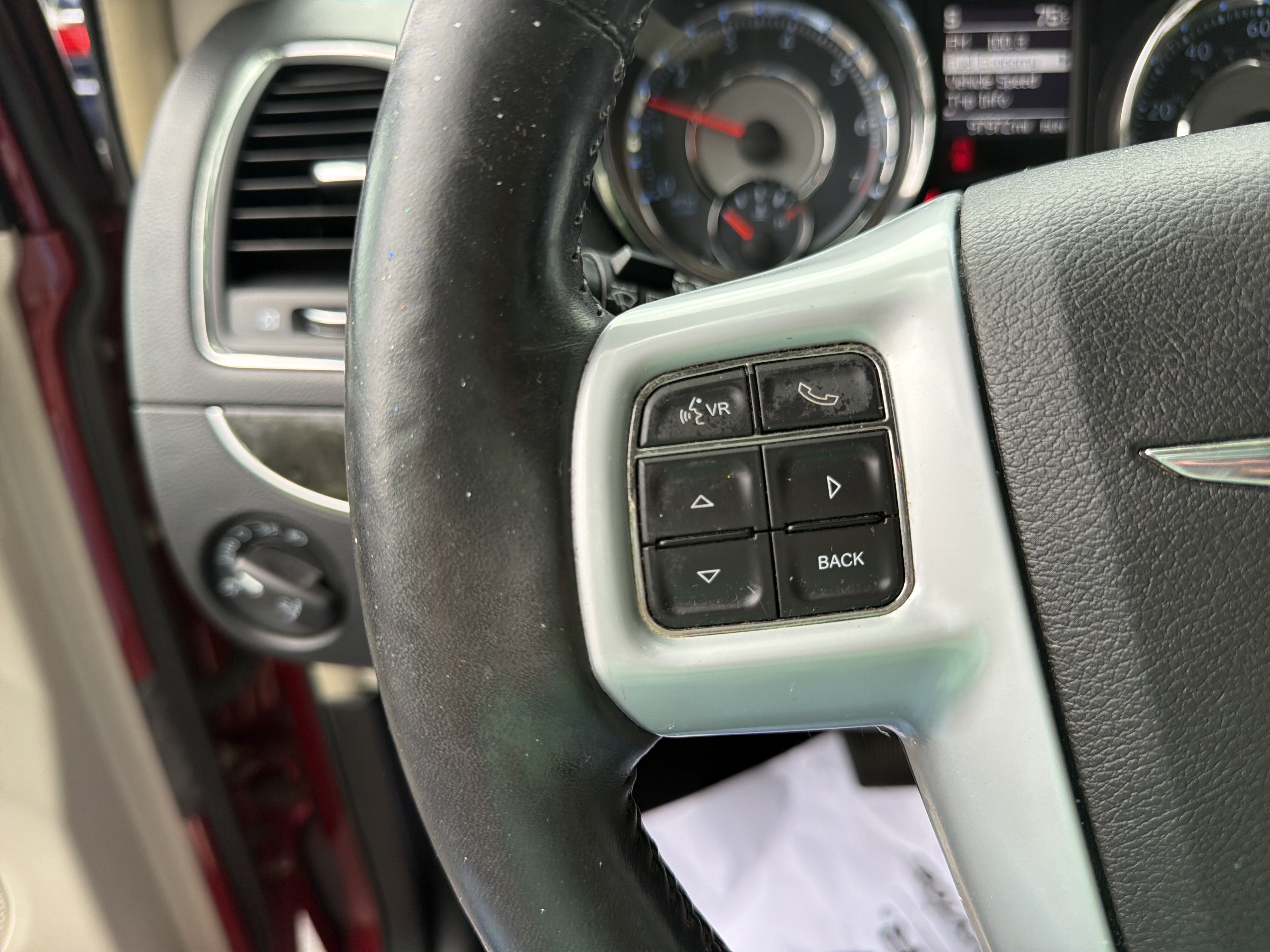 Used 2014 Chrysler Town & Country Touring-L w/ Driver Convenience Group FWD image 23