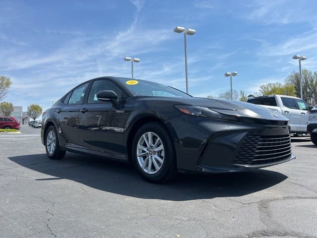 Used 2025 Toyota Camry LE image 4