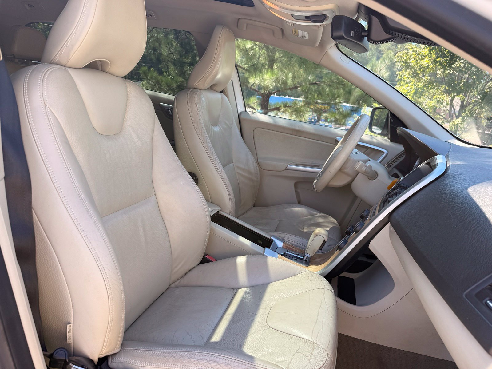 Used 2011 Volvo XC60 T6 AWD/4WD image 36