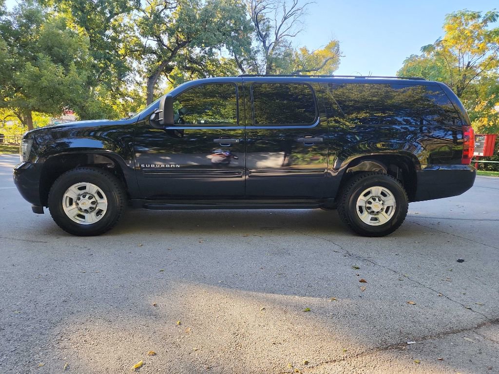 Used 2010 Chevrolet Suburban 2500 LS w/ Skid Plate Package image 5
