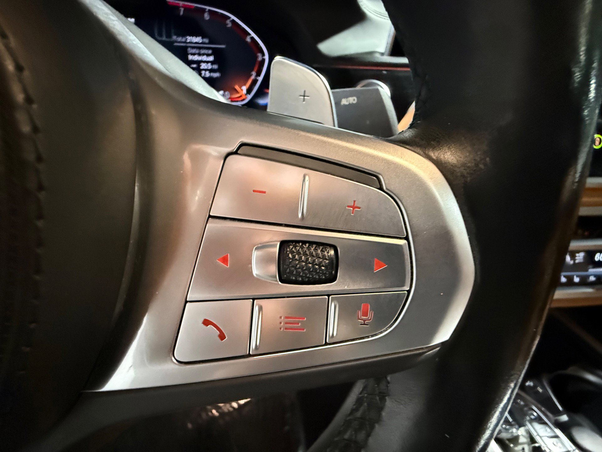 Used 2022 BMW 740i xDrive w/ M Sport Package image 41