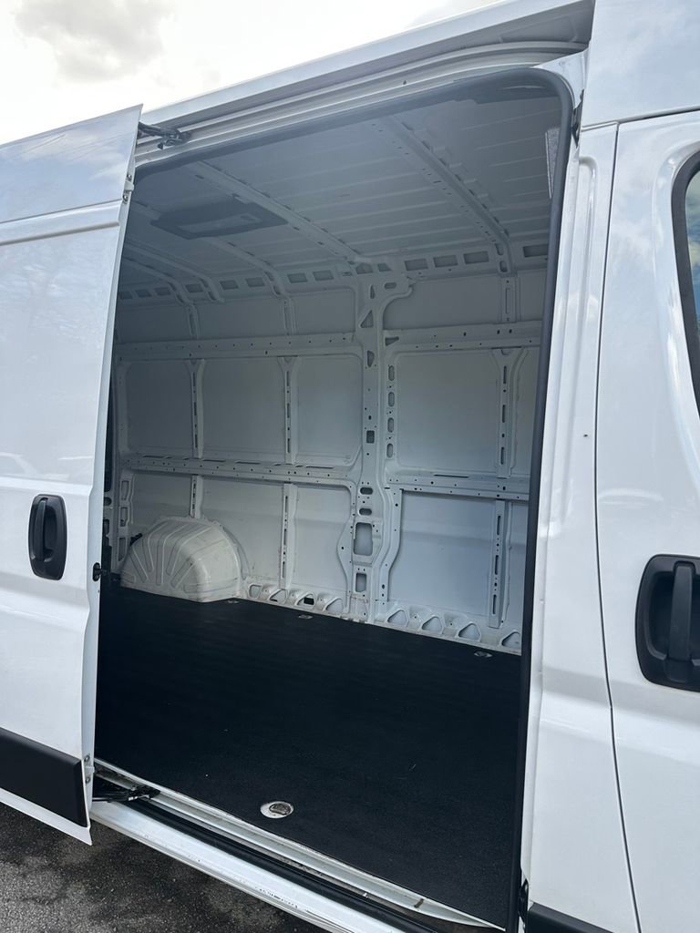 Used 2024 RAM ProMaster 2500 w/ Convenience Group FWD image 23