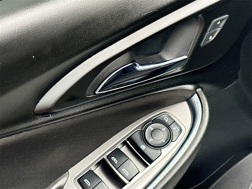 Used 2020 Chevrolet Malibu LT image 18