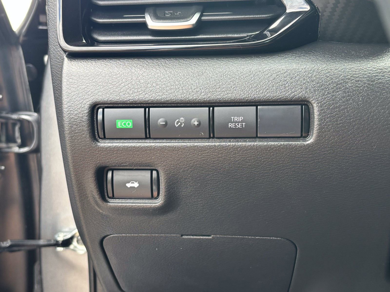 Certified 2024 Nissan Sentra SV FWD image 31
