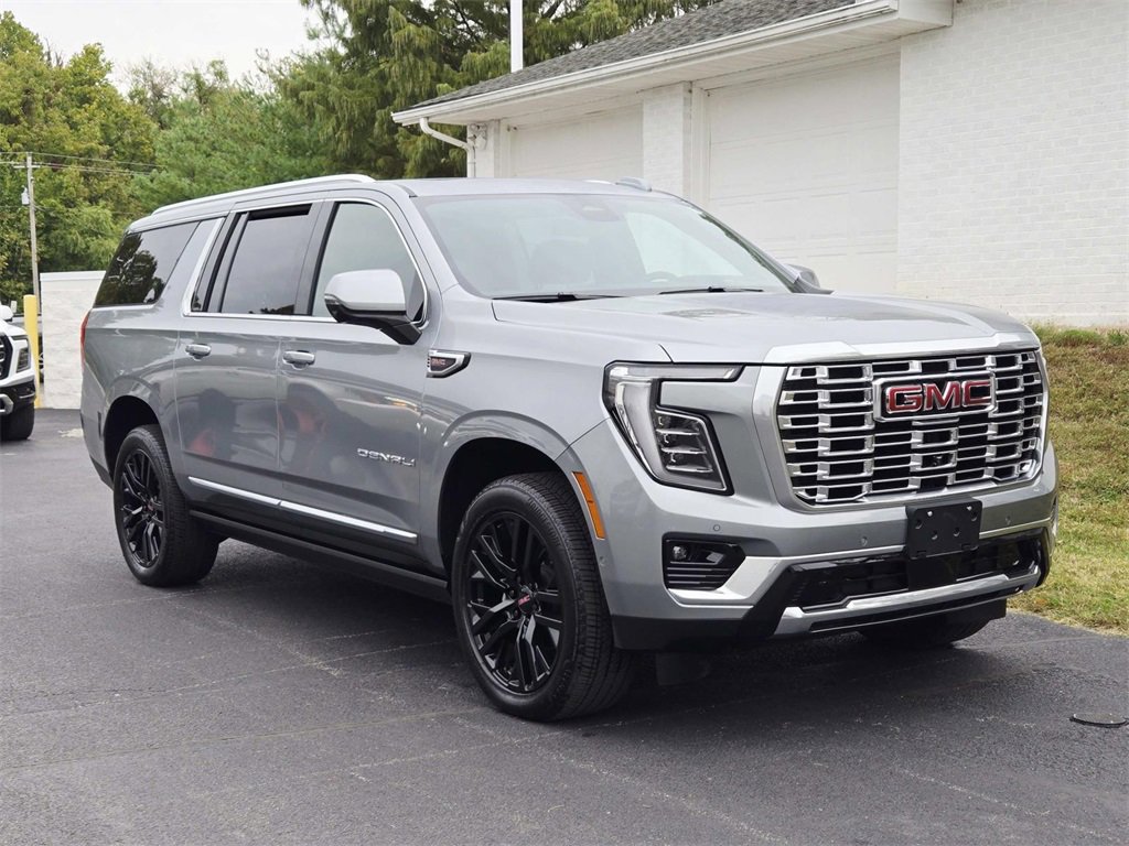 Used 2025 GMC Yukon XL Denali w/ Sun & Power Step Package