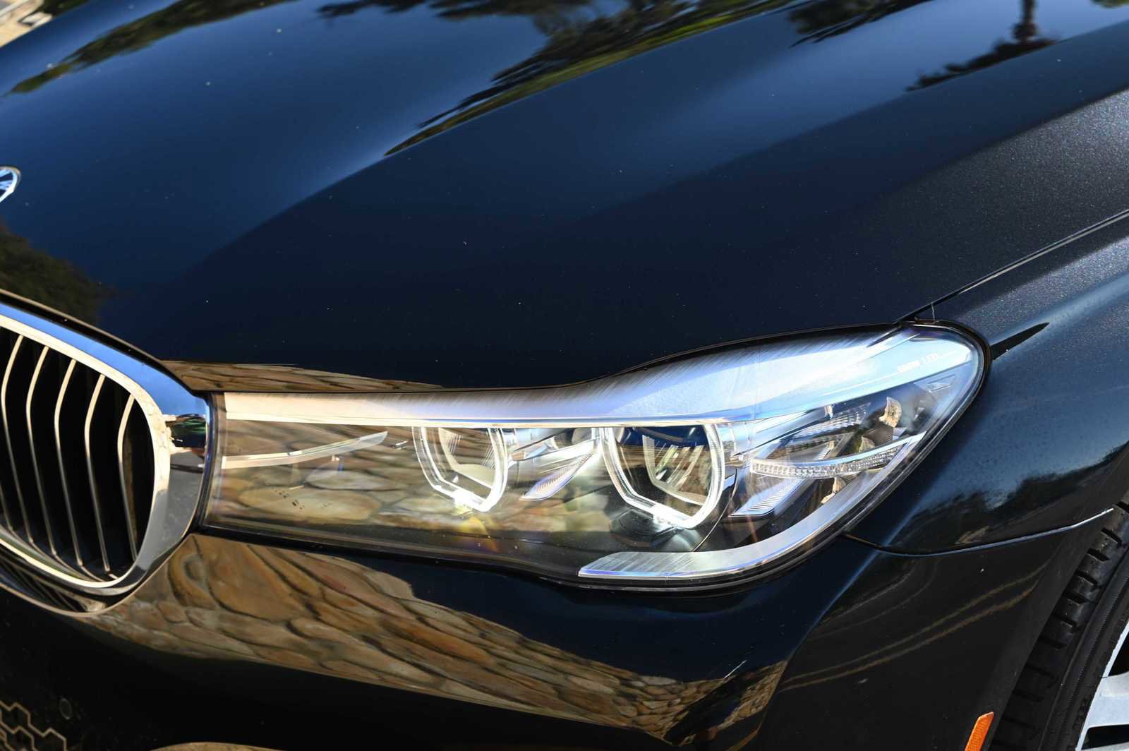 Used 2019 BMW 740i w/ M Sport Package image 8